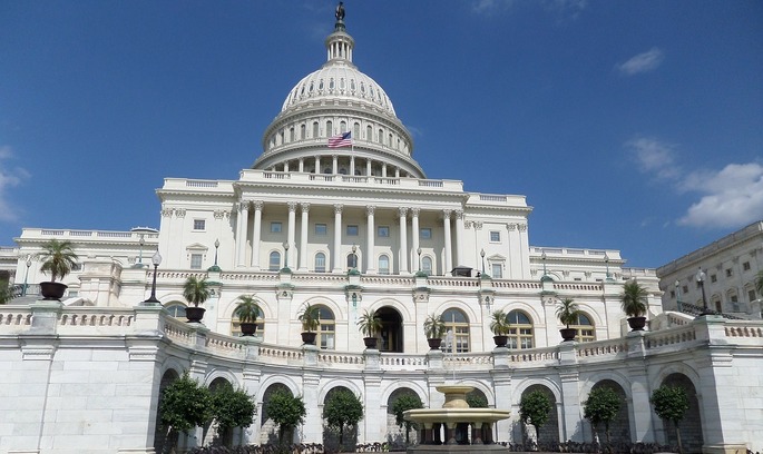 У сенаті США виступають за посилення санкцій проти Росії У сенаті США виступають за посилення санкцій проти Росії