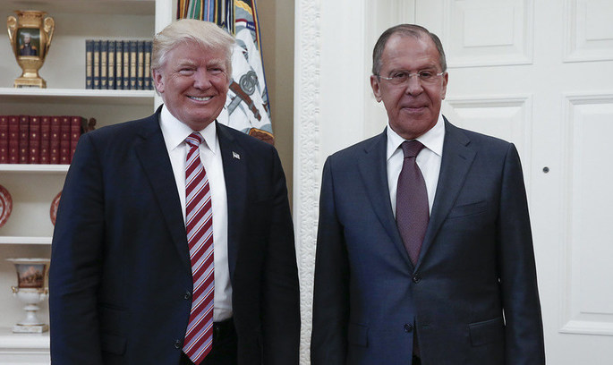 Трамп розповів Лаврову про плани ІДІЛ підірвати літак бомбою, вмонтованою у ноутбук