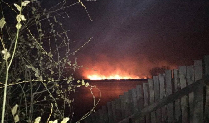 Під Києвом велика пожежа, на місце прибули пожежники (фото,відео) Під Києвом велика пожежа, на місце прибули пожежники (фото,відео)
