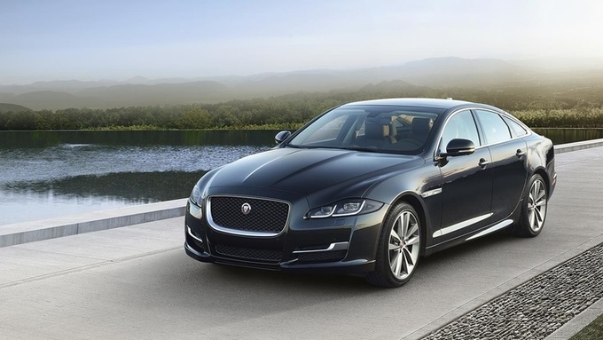 «Він не швидко їздить – він низько літає»: Jaguar показав свій супершвидкий флагманський автомобіль XJR575 «Він не швидко їздить – він низько літає»: Jaguar показав свій супершвидкий флагманський автомобіль XJR575