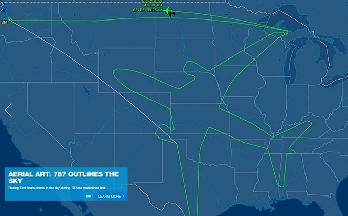 Boeing-787 літає в небі над США і «малює» гігантський силует літака Boeing-787 літає в небі над США і «малює» гігантський силует літака