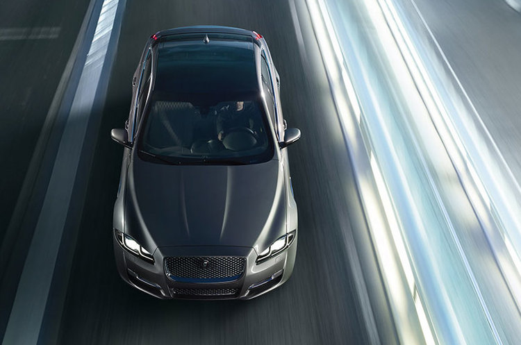 «Він не швидко їздить – він низько літає»: Jaguar показав свій супершвидкий флагманський автомобіль XJR575 «Він не швидко їздить – він низько літає»: Jaguar показав свій супершвидкий флагманський автомобіль XJR575