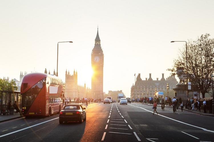 фото Shutterstock Британці стали менше купувати через загрозу Brexit та пов’язану з цим інфляцію
